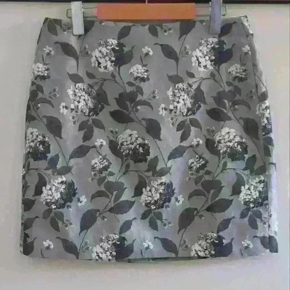 LOFT | Women's Silver Metallic Brocade Floral Pencil Mini Skirt - Picture 1 of 5